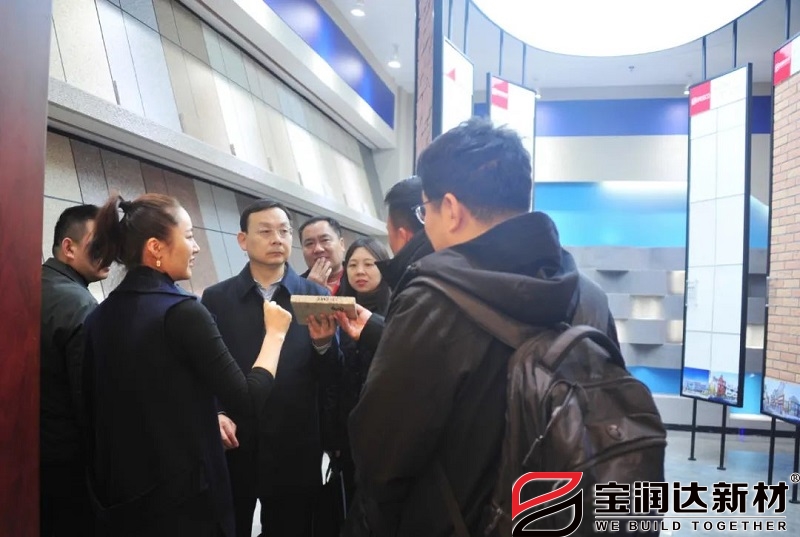 開(kāi)封黨工委書(shū)記肖文興一行蒞臨寶潤(rùn)達(dá)參觀